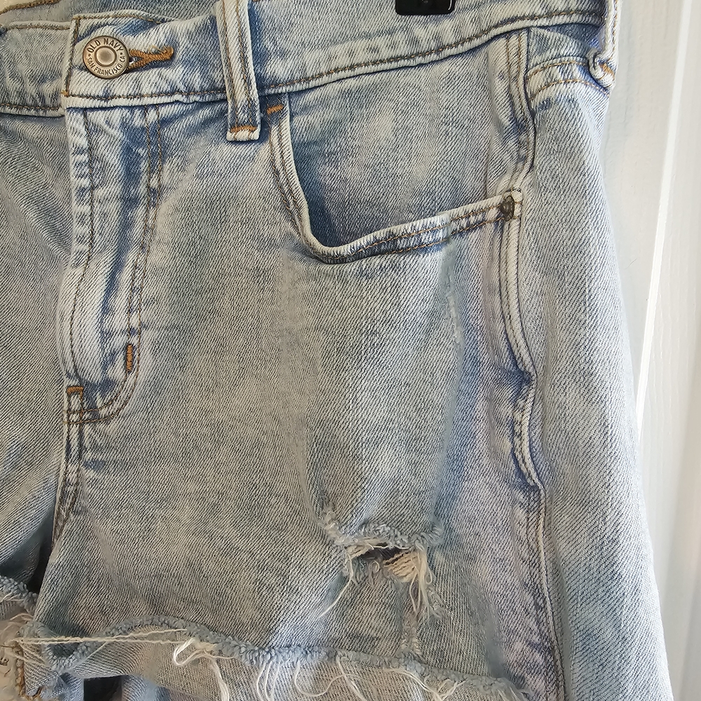 Old Navy Distressed Light Blue Denim Boyfriend Shorts Women's Sz 8 - Picture 3 of 10